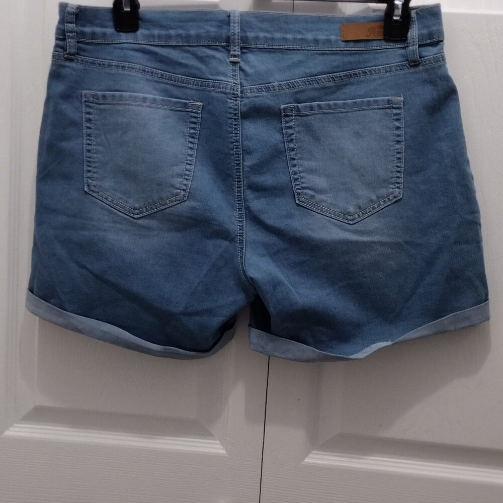 Royalty For Me Embroidered Denim Shorts Women’s Size 14 Blue Stretch Floral Casu - Picture 9 of 10